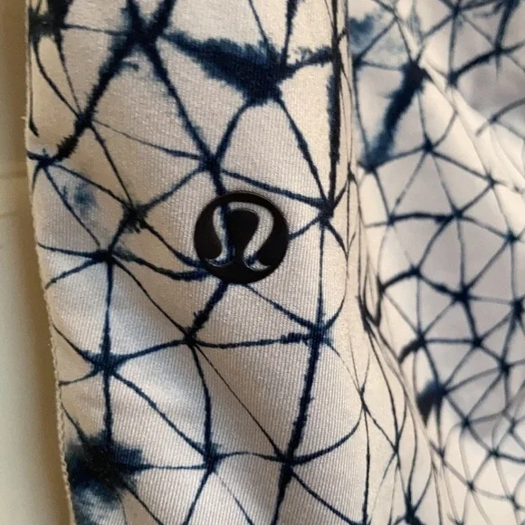 Lululemon Retreat Yogi Crop - Picture 10 of 12